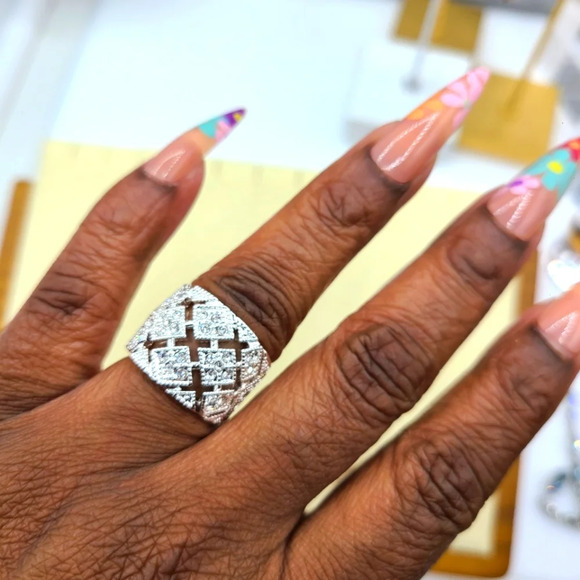 Silver Plated Lattice Ring w/ Tiny Rhinestones / Size 5 - Picture 2 of 3